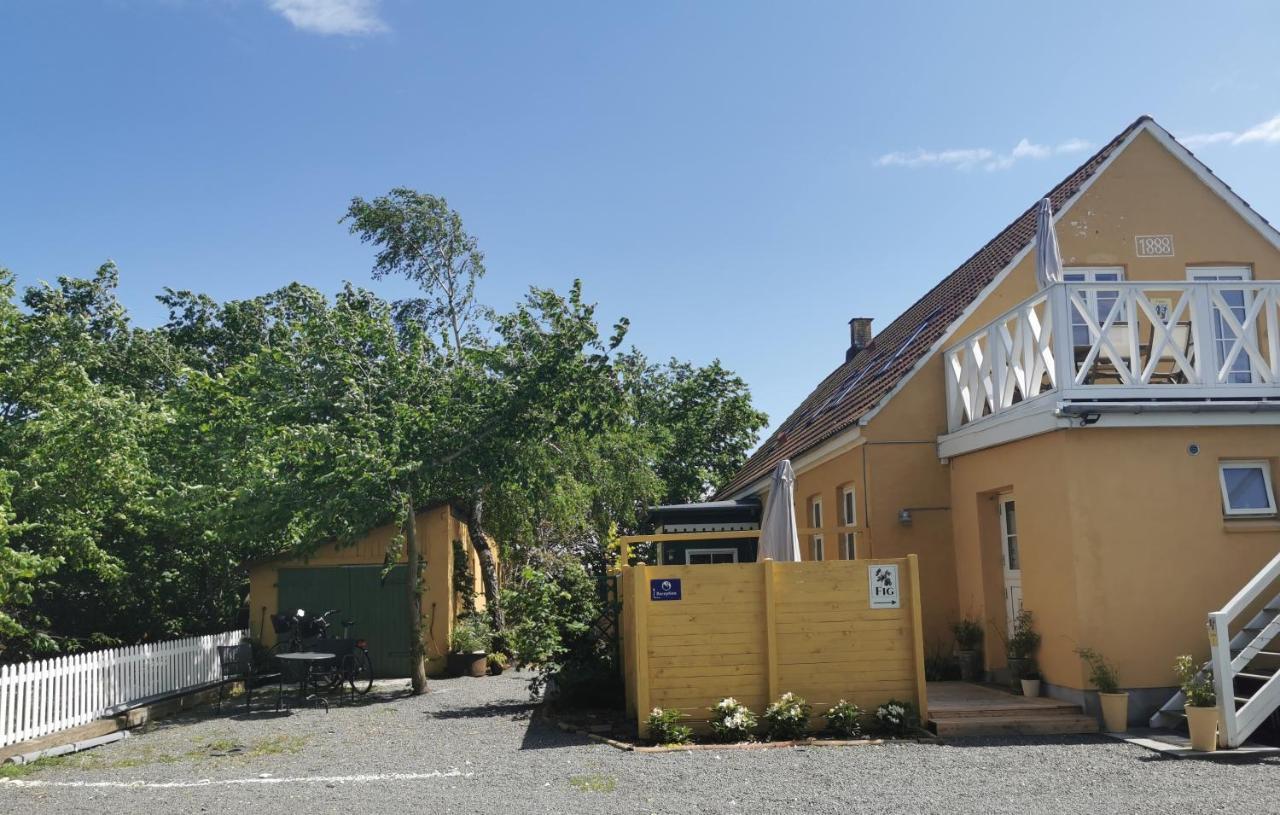 The 'Loft' Apartment- "Den Gule Svane" Guest House - Near Ronne & Beach Exterior photo