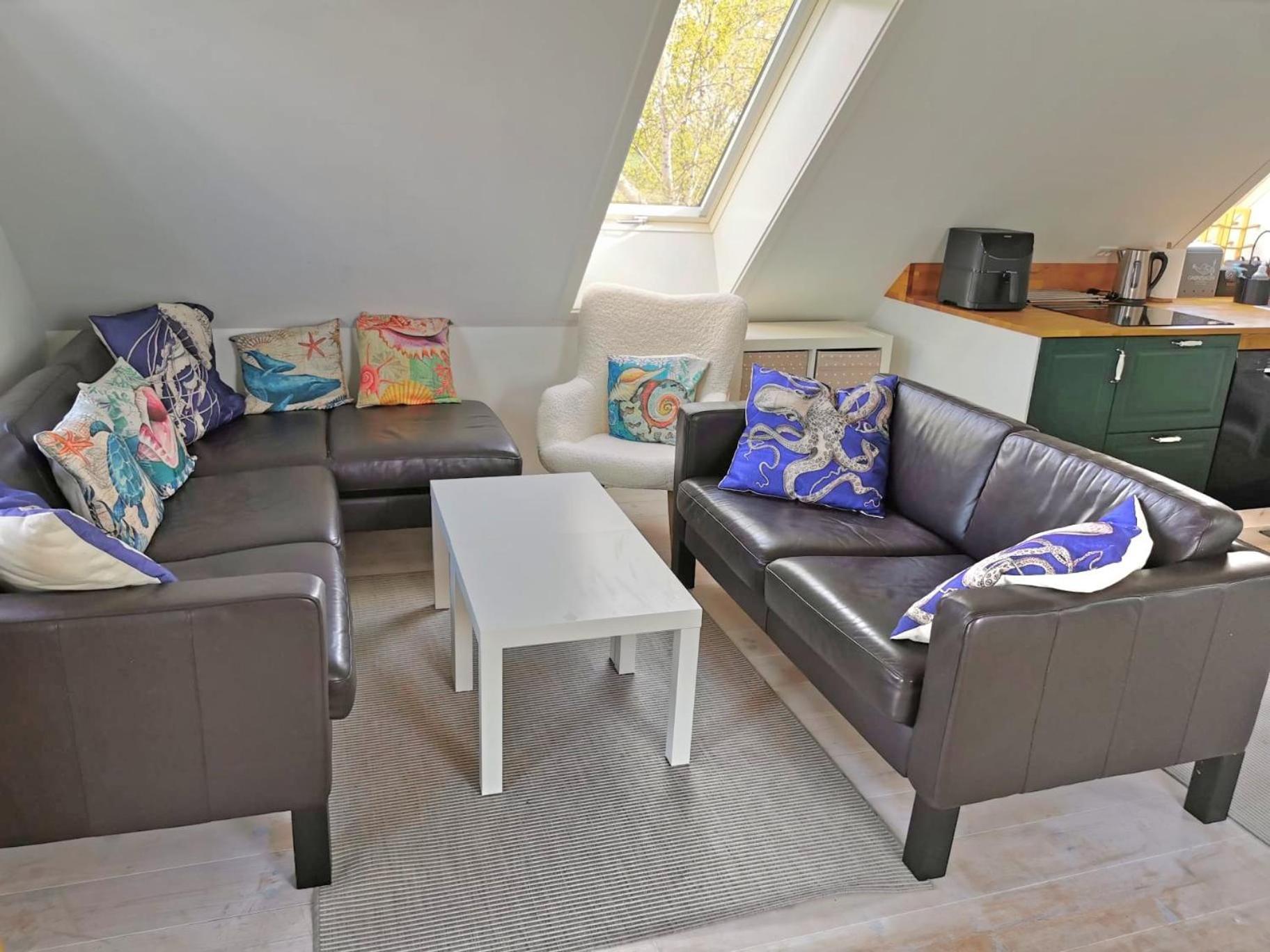 The 'Loft' Apartment- "Den Gule Svane" Guest House - Near Ronne & Beach Exterior photo