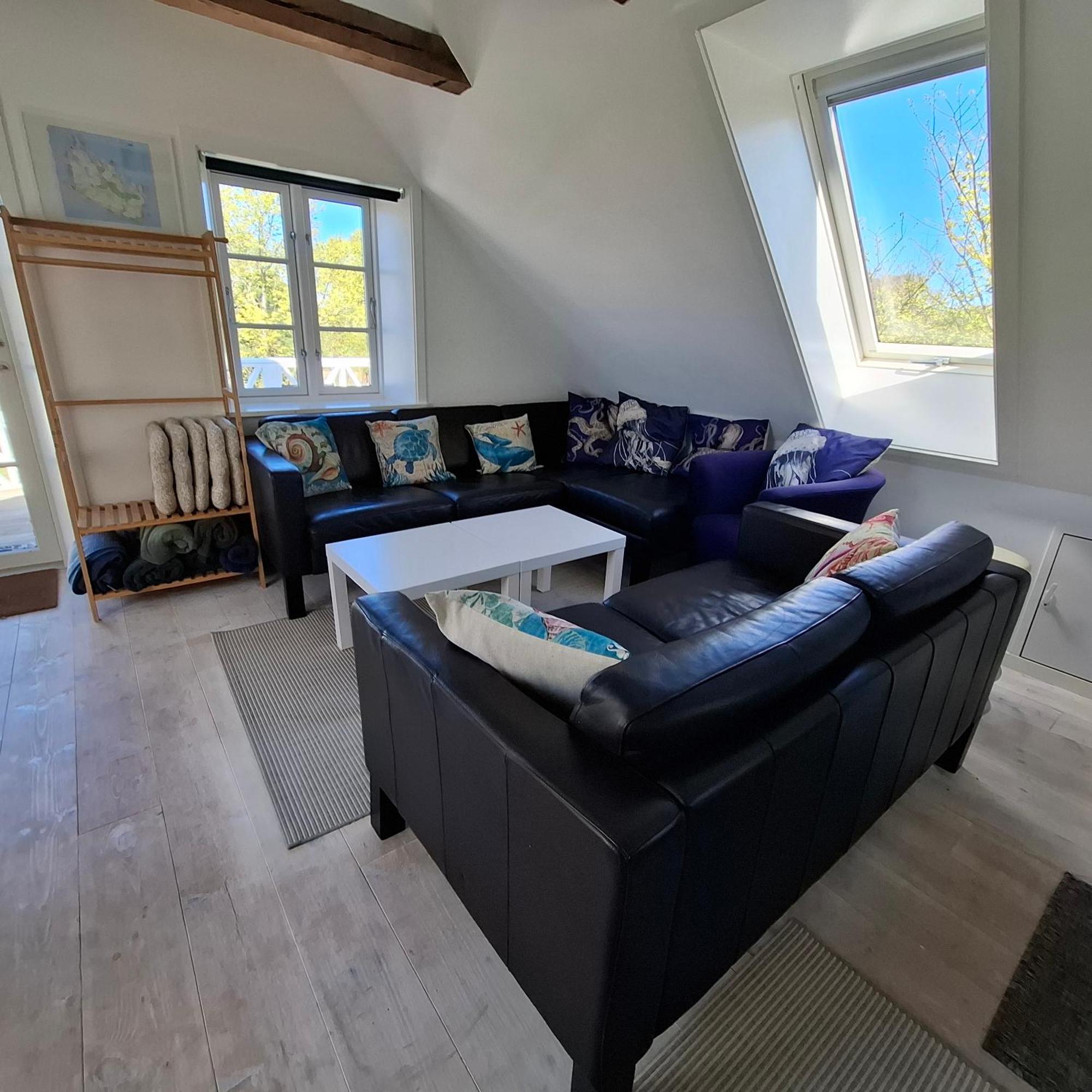 The 'Loft' Apartment- "Den Gule Svane" Guest House - Near Ronne & Beach Exterior photo