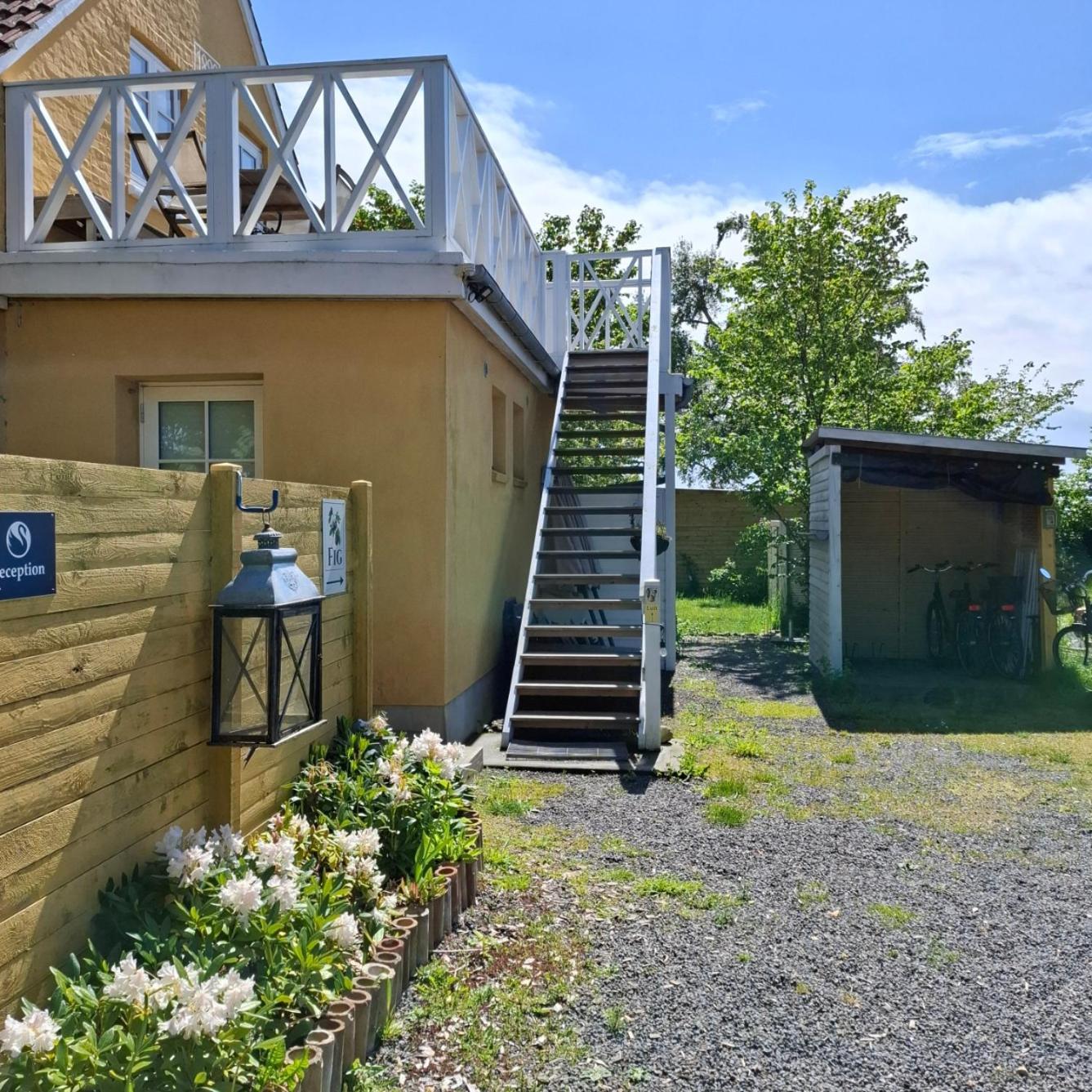 The 'Loft' Apartment- "Den Gule Svane" Guest House - Near Ronne & Beach Exterior photo